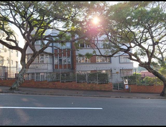 3 BEDROOM APARTMENT FOR SALE IN GLENWOOD